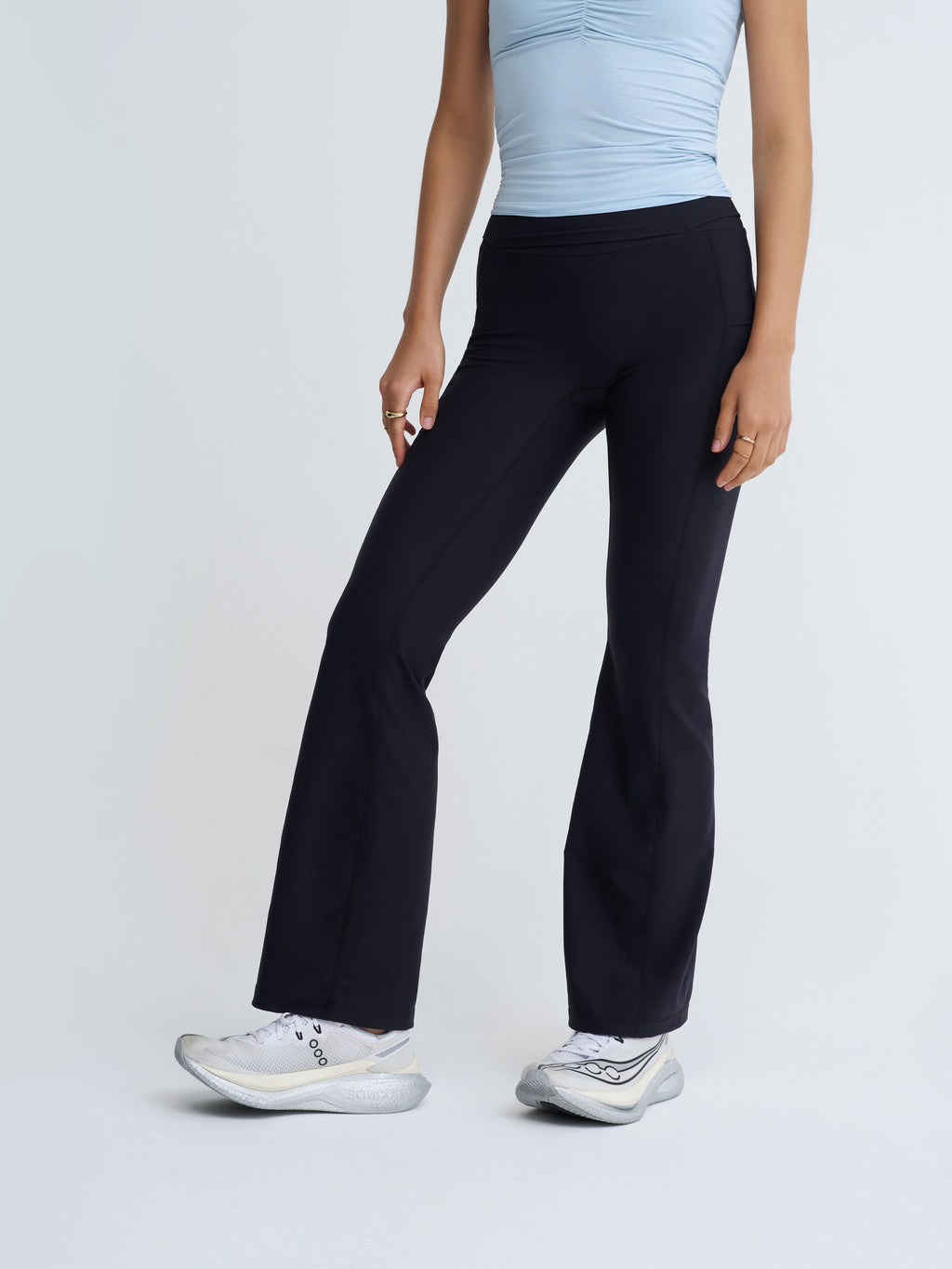 Ultimate Run Flares in Black